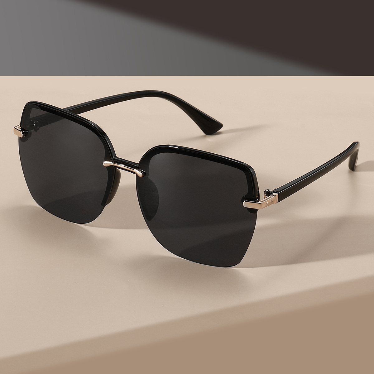 Photography Fashion - Retro-minimalistische Brille mit großem quadratischem Rahmen,